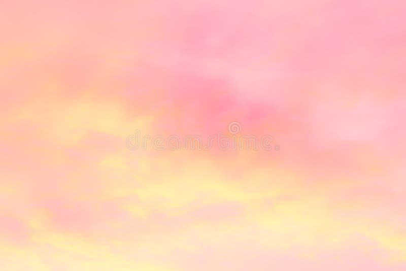 Cielo di tramonto di sfondo sfuocato di colore rosa