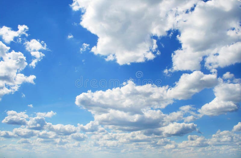 Cielo nublado azul perfecto