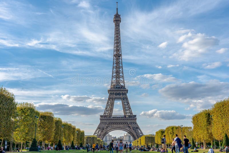 Cielo nuvoloso di Parigi Francia della torre Eiffel immagini stock Cielo nuvoloso di Parigi Francia della torre Eiffel immagini stock