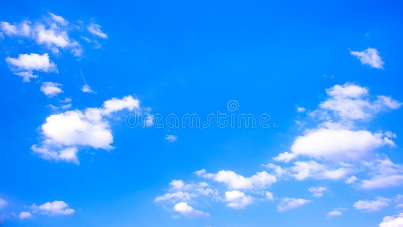 Cielos azules con nubes