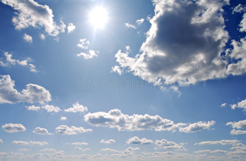 Cielos y sol del verano imágenes de archivo libres de regalías Cielos y sol del verano imágenes de archivo libres de regalías