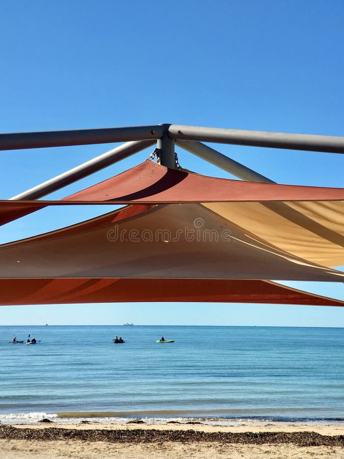 Cienia sukienny baldachim na tropikalnej plaży zdjęcia stock Cienia sukienny baldachim na tropikalnej plaży zdjęcia stock