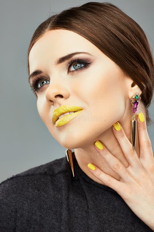 Cierre de la cara de la mujer encima del retrato de la belleza Modelo hermoso fotografía de archivo Cierre de la cara de la mujer encima del retrato de la belleza Modelo hermoso fotografía de archivo