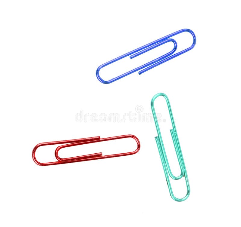 Cierre de la macro de papel coloreado de los clips para arriba aislado
