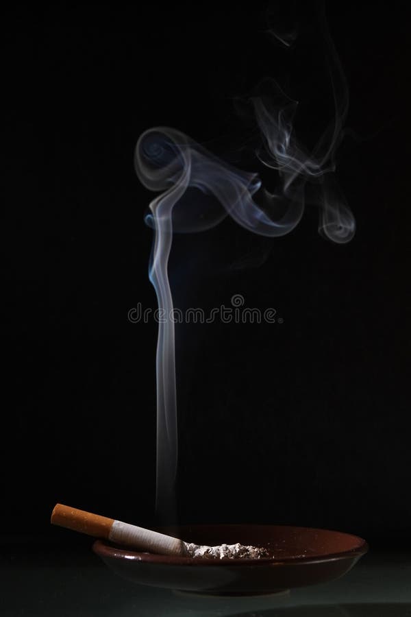 cigarett arkivfoton cigarett arkivfoton