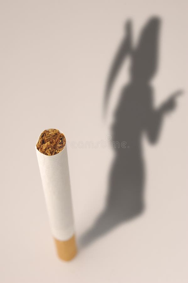 Люди умирают от сигарет. Окурок силуэт. Сигареты смерть белый фон.