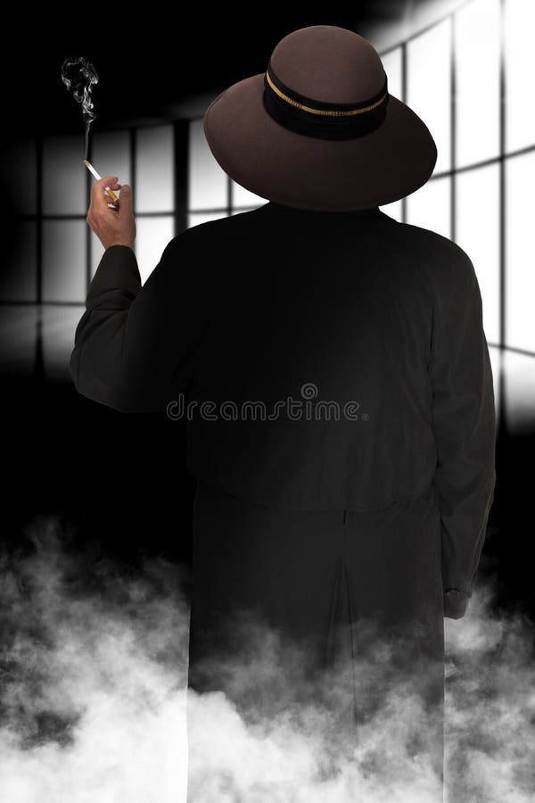 Cigarro de fumo da mulher misteriosa surreal imagens de stock royalty free Cigarro de fumo da mulher misteriosa surreal imagens de stock royalty free