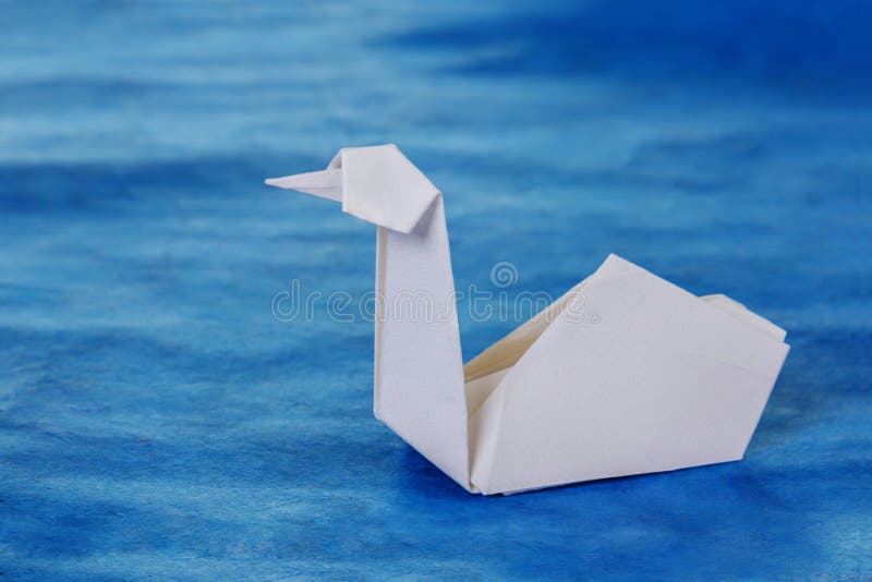 Come Fare Un Cigno Di Carta Origami. Cigno di carta. fotografia stock. Immagine di bello - 30823736