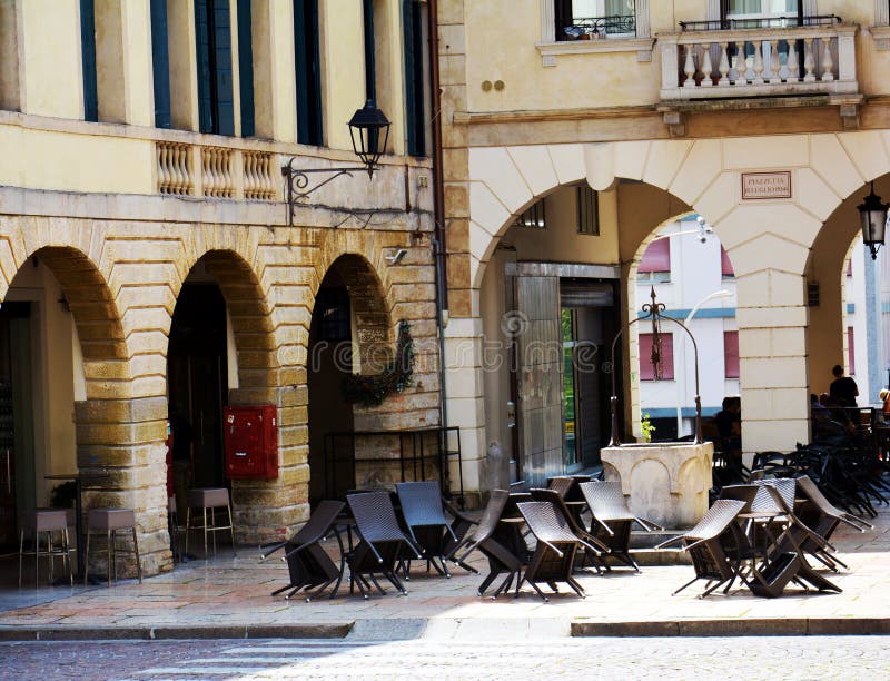 Cima-Quadrat, Terrasse, Gebäude in Conegliano Venetien, Treviso, Italien lizenzfreies stockfoto Cima-Quadrat, Terrasse, Gebäude in Conegliano Venetien, Treviso, Italien lizenzfreies stockfoto