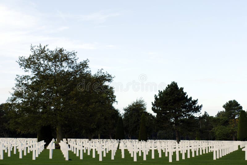 Cimitero alla spiaggia di Omaha in Normandia fotografia stock libera da diritti Cimitero alla spiaggia di Omaha in Normandia fotografia stock libera da diritti