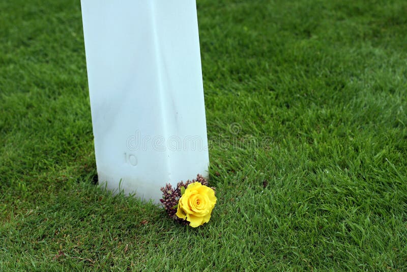 Cimitero americano della Normandia alla spiaggia di Omaha, Francia. fotografia stock libera da diritti Cimitero americano della Normandia alla spiaggia di Omaha, Francia. fotografia stock libera da diritti