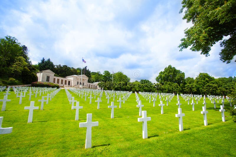 Cimitero americano vicino al memoriale di Parigi WWII, Francia immagine stock Cimitero americano vicino al memoriale di Parigi WWII, Francia immagine stock