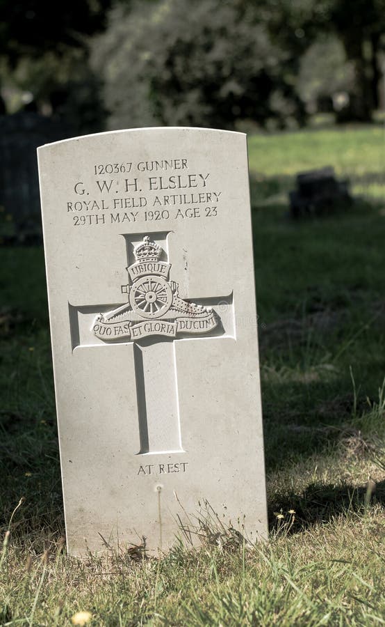 Cimitero di Londra Hounslow La tomba di un soldato fotografia stock Cimitero di Londra Hounslow La tomba di un soldato fotografia stock
