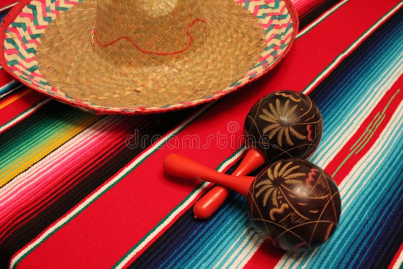 Cinco de马约角墨西哥人Maracas节日serape雨披阔边帽背景 免版税库存图片 Cinco de马约角墨西哥人Maracas节日serape雨披阔边帽背景 免版税库存图片