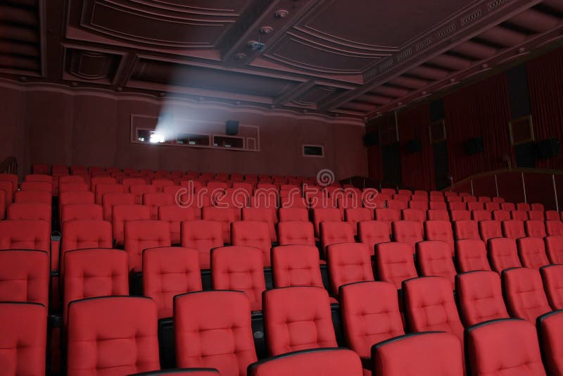 Cine vacío del auditorio del teatro imagen de archivo