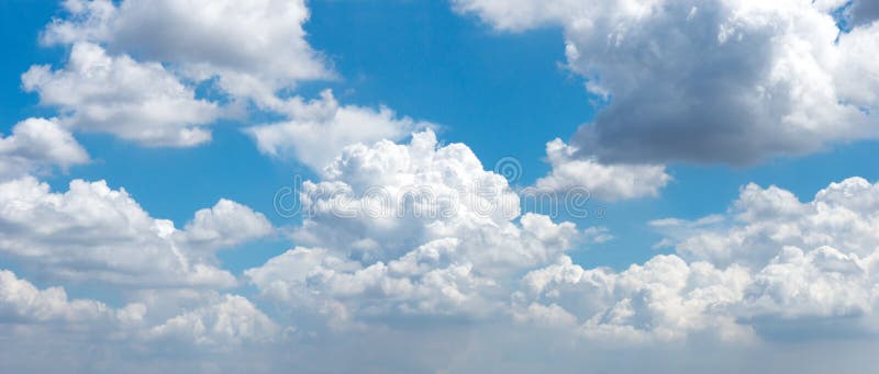 Hình nền đầy mây trên bầu trời xanh: Hình nền đầy mây trên bầu trời xanh sẽ đem đến cho bạn trải nghiệm không gian tuyệt vời nhưng lại rất gần gũi. Những đám mây lơ lửng giữa bầu trời xanh thẳm tạo nên một bức tranh đẹp như mơ, được thổi bùng bởi những gió se lạnh.