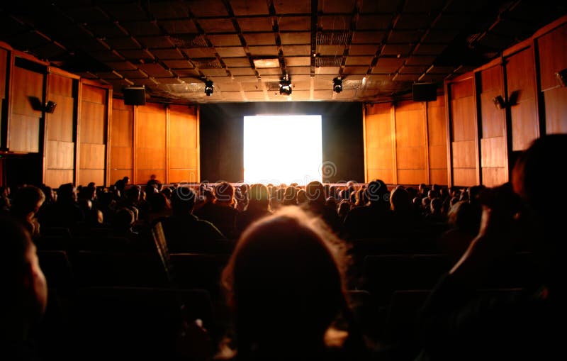 In cinematografo immagine stock libera da diritti In cinematografo immagine stock libera da diritti