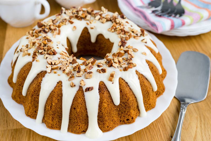 Cinnamon sour cream cake