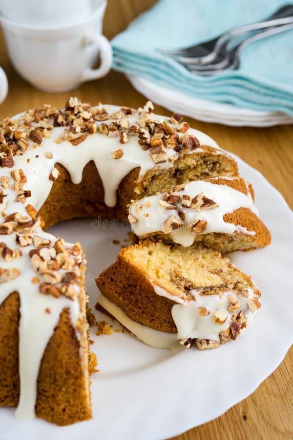 Cinnamon sour cream cake