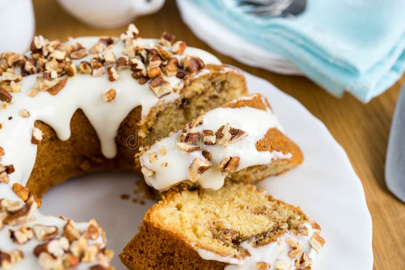 Cinnamon sour cream cake