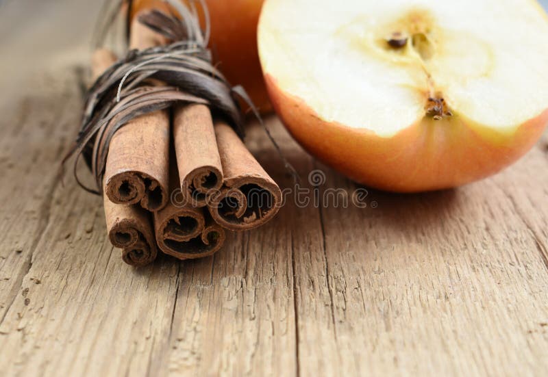 Cinnamon sticks and apple on wooden table ingredient royalty free stock photos Cinnamon sticks and apple on wooden table ingredient royalty free stock photos