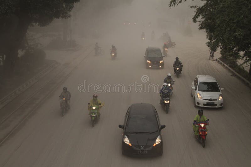 Cinzas vulcânicas da erupção do Monte Kelud foto de stock royalty free