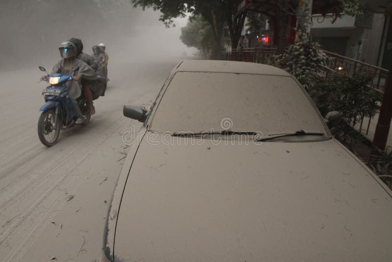 Cinzas vulcânicas da erupção do Monte Kelud imagens de stock royalty free