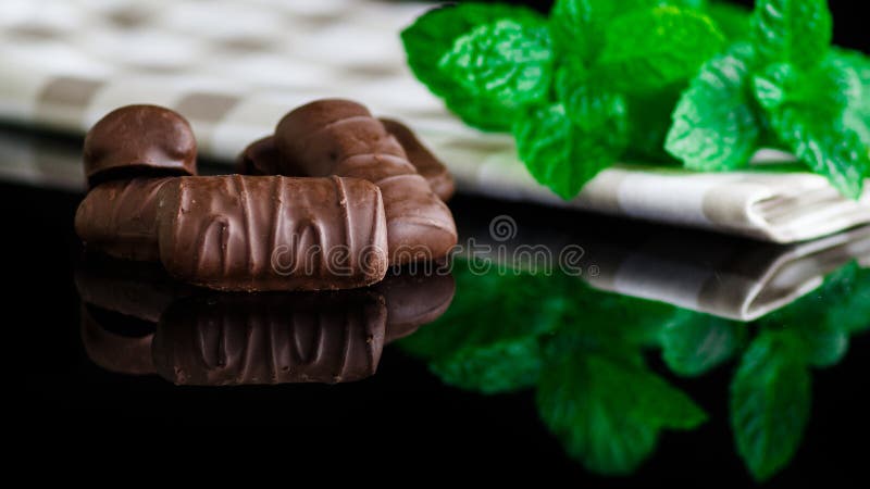 Cioccolato e menta immagine stock libera da diritti Cioccolato e menta immagine stock libera da diritti