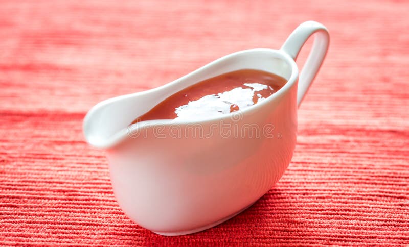 Ciotola di salsa di peperoncino rosso dolce tailandese fotografia stock Ciotola di salsa di peperoncino rosso dolce tailandese fotografia stock