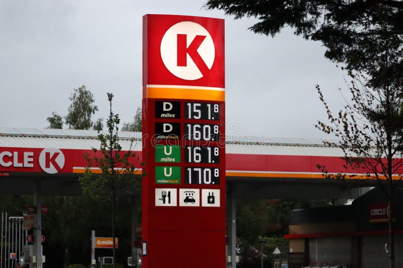 Markierten Gasöl und Kerosin Heizung Ölpumpen an einer Tankstelle  ordentlich zu Carrickart Donegal Ireland Stockfotografie - Alamy