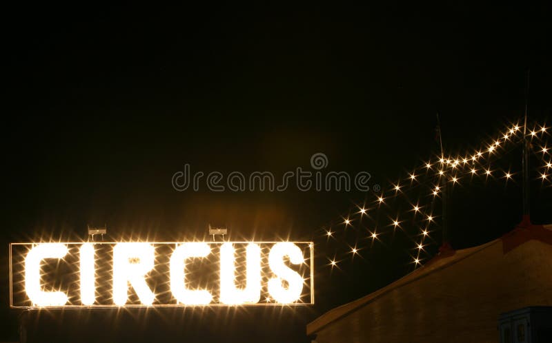 Circo na noite foto de stock royalty free Circo na noite foto de stock royalty free
