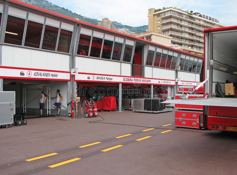 Circuito de Monaco - prado de Ferrari da equipe imagem de stock Circuito de Monaco - prado de Ferrari da equipe imagem de stock