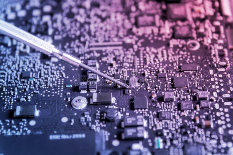 Circuito e hardware elettronico, riparazione di elettrico fotografia stock libera da diritti Circuito e hardware elettronico, riparazione di elettrico fotografia stock libera da diritti