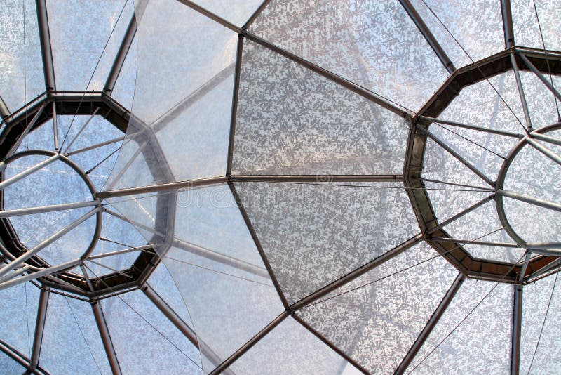 Circular umbrella structures