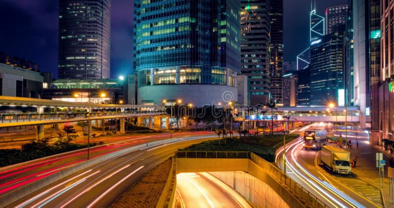 Circulation dans la rue à hong kong la nuit timelapse banque de vidéos