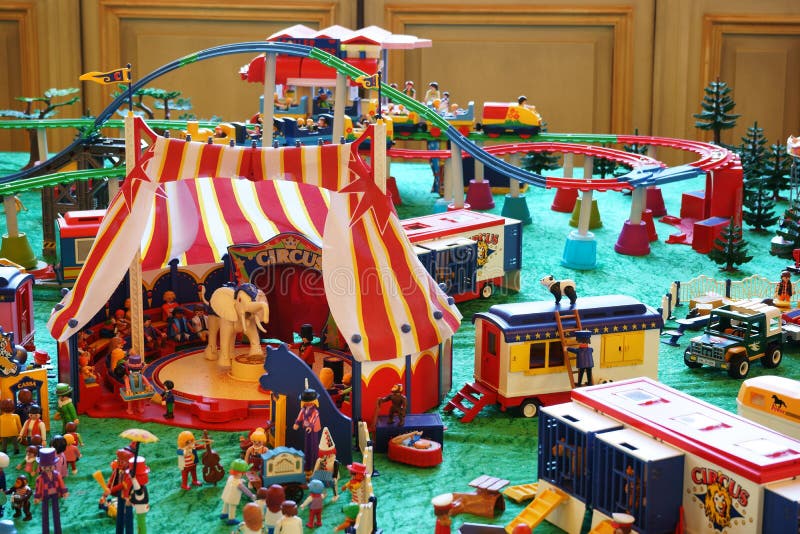 Cirque de Playmobil photo stock éditorial. Image du exposition 64390143