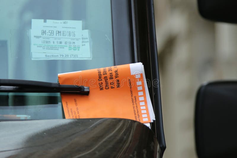 Citation Illegale De Violation De Stationnement Sur Le Pare Brise De Voiture A New York Image Editorial Image Du Brise York Citation Illegale De Violation De Stationnement Sur Le Pare Brise De Voiture A New York Image Editorial Image Du Brise York