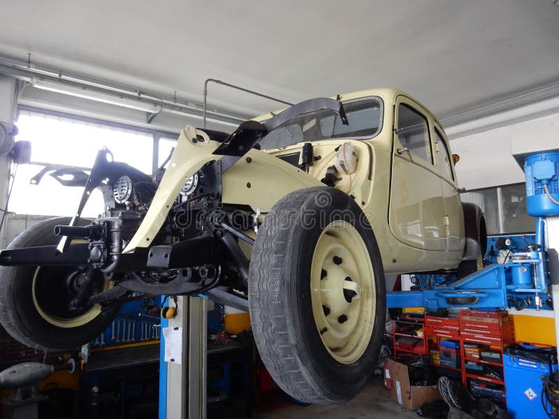 Citroen Traction on the lift bridge