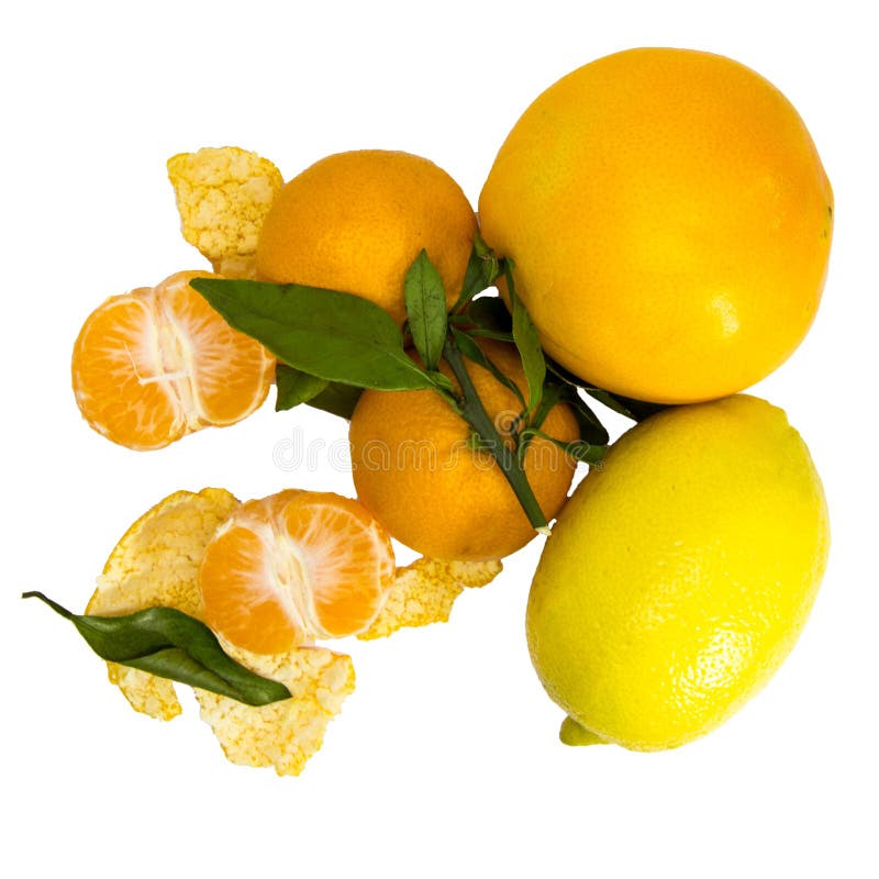 Citron, apelsin och tangerin med sidor på vit bakgrund 3 royaltyfri foto Citron, apelsin och tangerin med sidor på vit bakgrund 3 royaltyfri foto