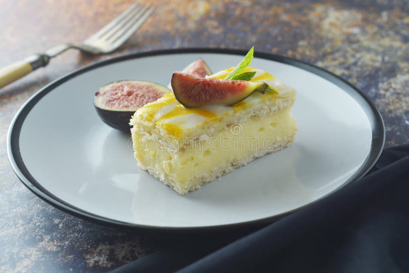 Citronduggregnkaka, efterrätt för citronskorpakaka arkivfoto Citronduggregnkaka, efterrätt för citronskorpakaka arkivfoto