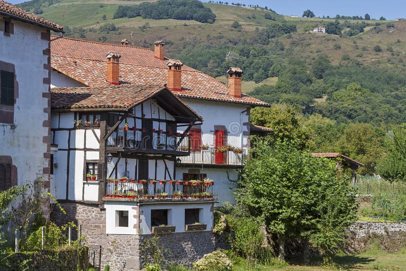 Citta Di Elizondo In Spagna Fotografia Stock Immagine Di Aperto Paese