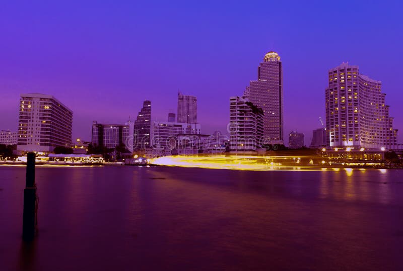 Città di Bangkok alla notte fotografie stock Città di Bangkok alla notte fotografie stock
