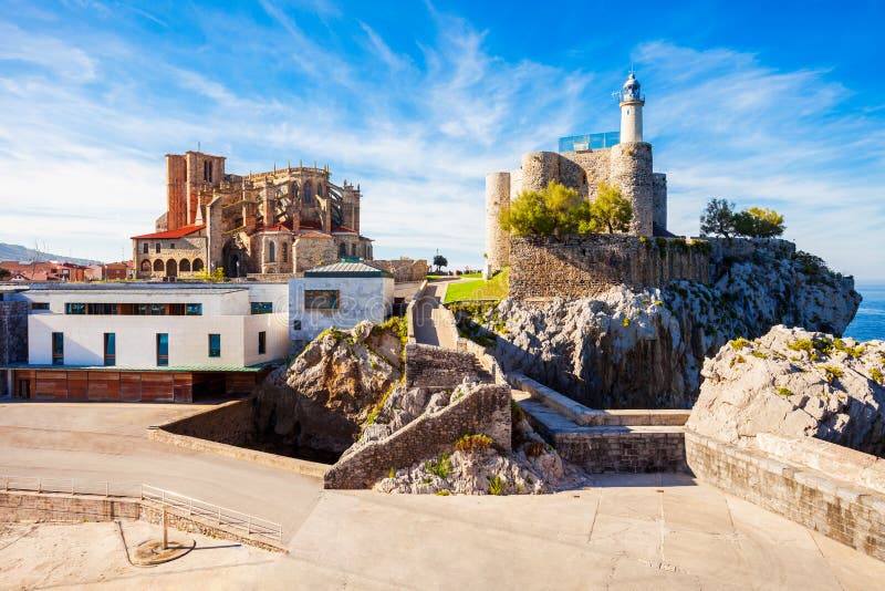 Città di Castro Urdiales in Spagna fotografia stock Città di Castro Urdiales in Spagna fotografia stock