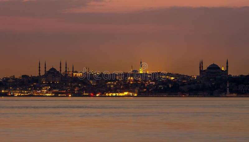 Città di Costantinopoli all'immagine di notte