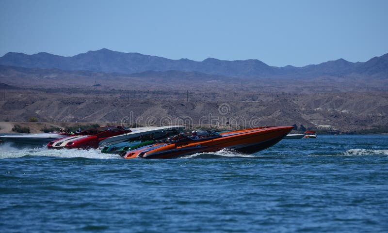 Città di Lake Havasu, fine settimana di fuoribordo della tempesta di deserto fotografia stock Città di Lake Havasu, fine settimana di fuoribordo della tempesta di deserto fotografia stock