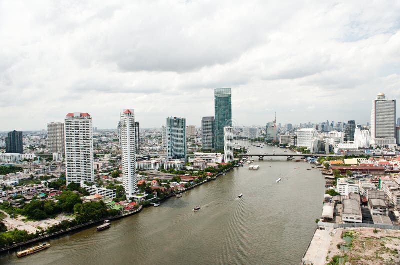 Città e Chao Praya River di Bangkok immagini stock libere da diritti Città e Chao Praya River di Bangkok immagini stock libere da diritti
