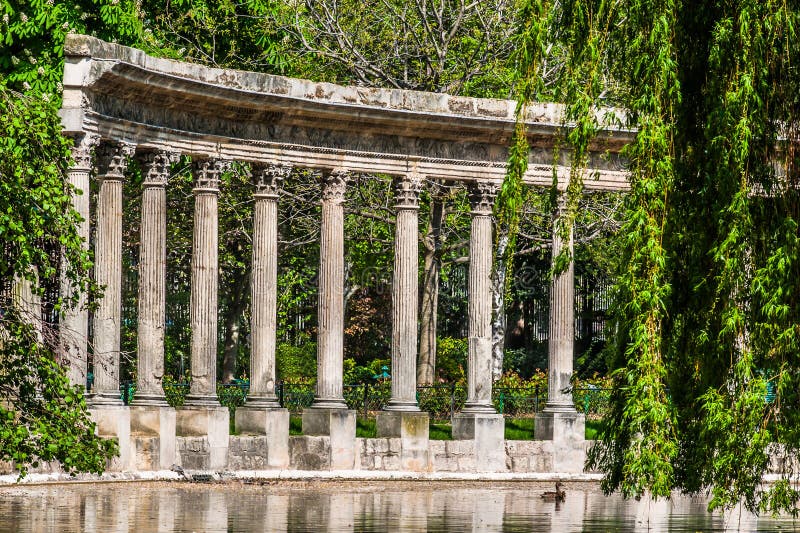 Città Francia di Parigi delle colonne di monceau di Parc fotografia stock libera da diritti Città Francia di Parigi delle colonne di monceau di Parc fotografia stock libera da diritti