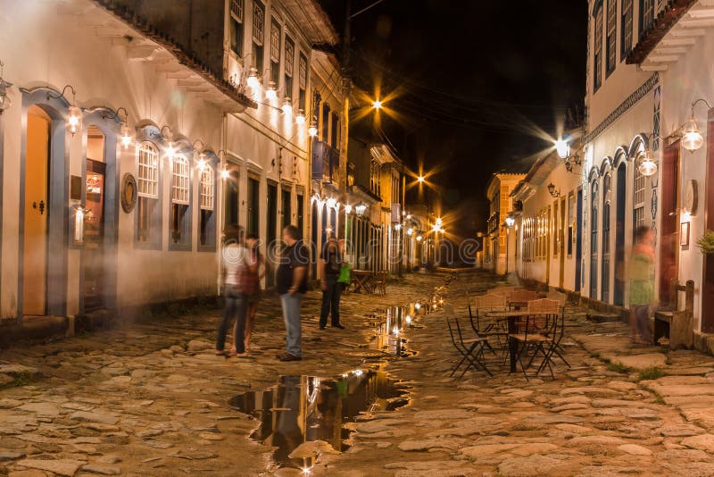 Città storica di Paraty alla notte immagini stock libere da diritti Città storica di Paraty alla notte immagini stock libere da diritti