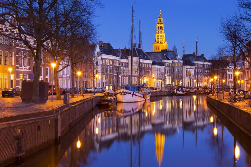 La città da nord da olanda, fotografato di notte.