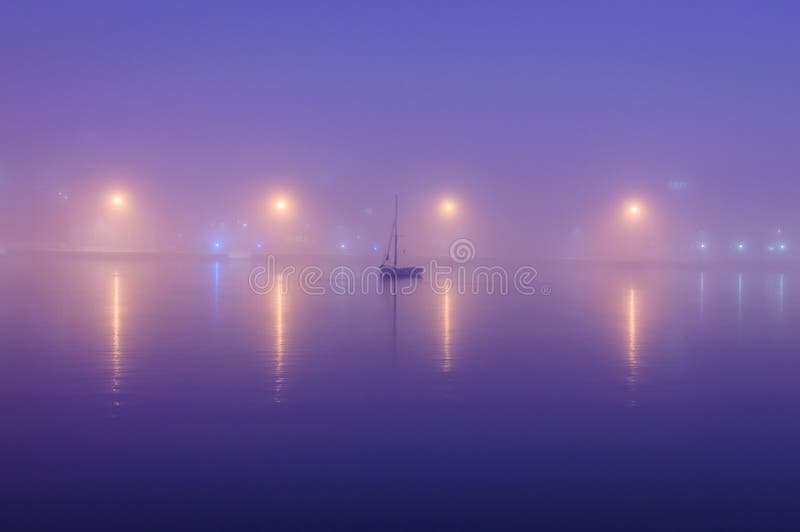 Insolitamente pesante nebbia e foschia condizioni meteo nella regione di Marmara, del paese Turchia.